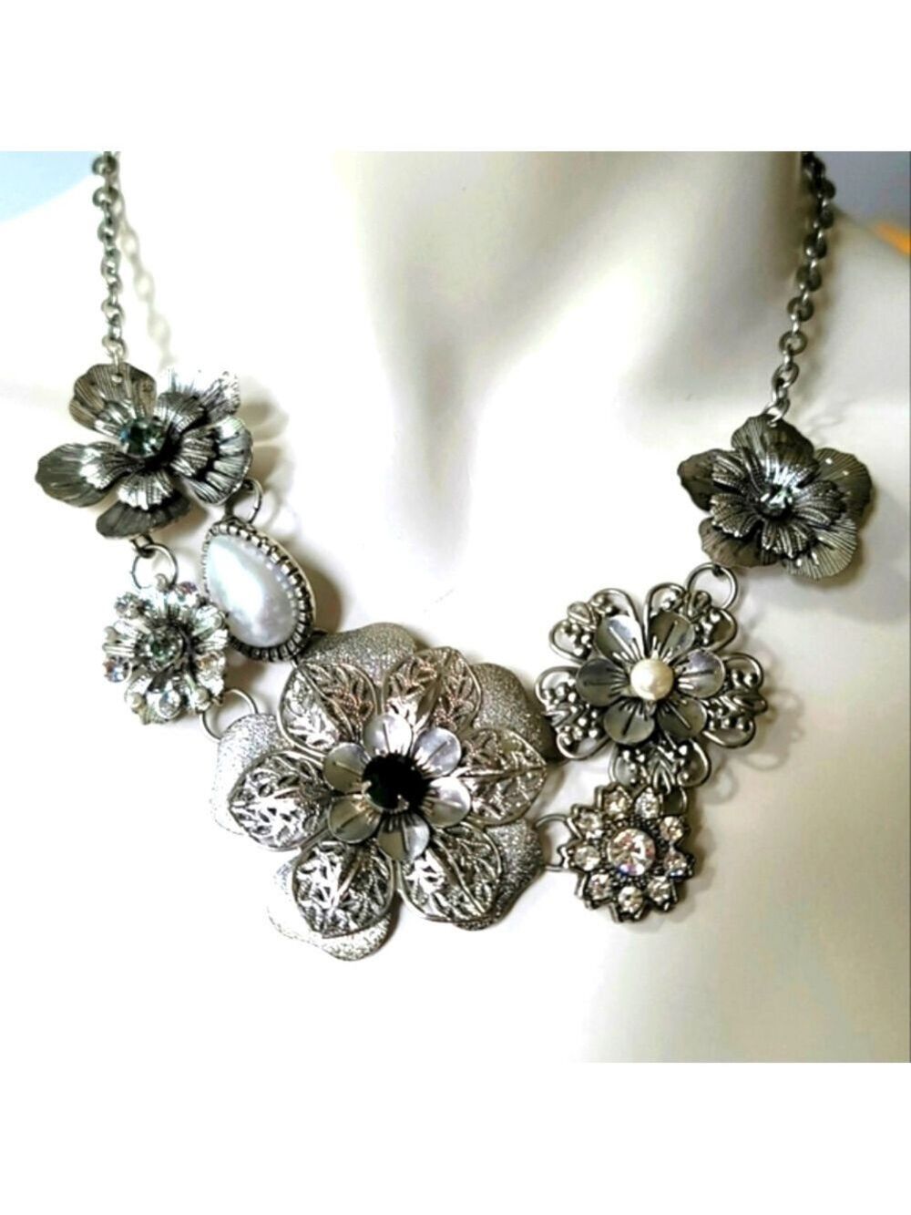Fashion Silver Color Flower and Bead Necklace 16"